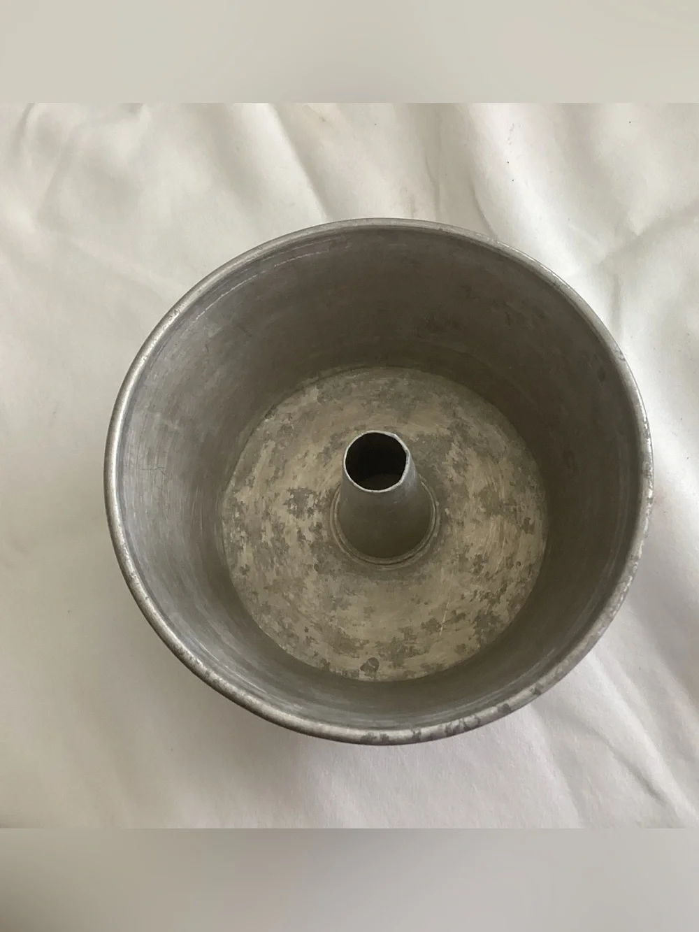 Vtg. Children’s play kitchen toy angel food cake pan.